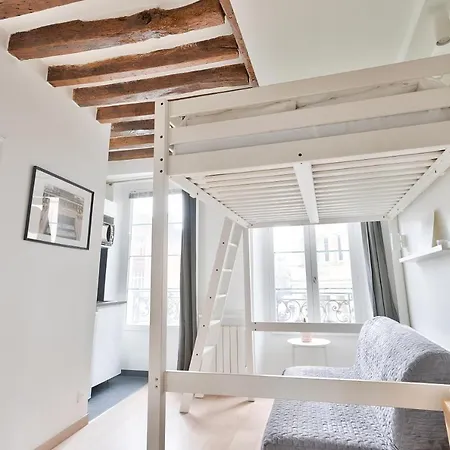 Pretty Mezzanine In The Heart Of Apartman *
