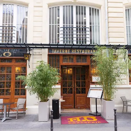 Pretty Mezzanine In The Heart Of Párizs