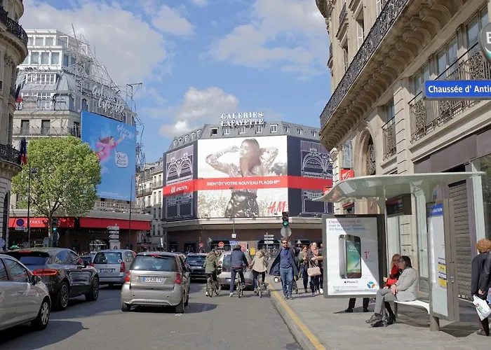 Pretty Mezzanine In The Heart Of Paris